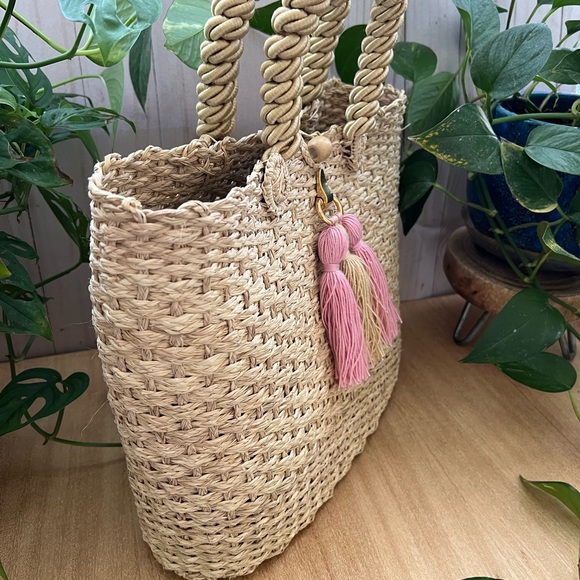 Elegant Large Summer Handwoven Bag - Bohemian Iraca Palm Straw Top Handle Bag - Picture 5 of 9